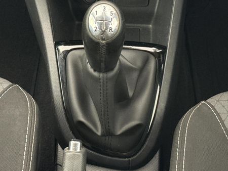 2014-Renault-Clio-IV-900T-Expression-5-dr-66kW_9