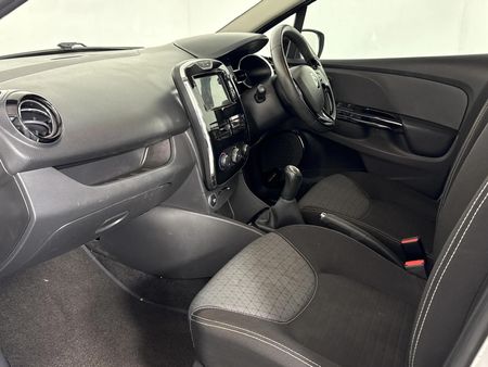 2014-Renault-Clio-IV-900T-Expression-5-dr-66kW_7