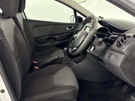 2014-Renault-Clio-IV-900T-Expression-5-dr-66kW_8