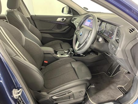 2021-BMW-1-Series-118i_9