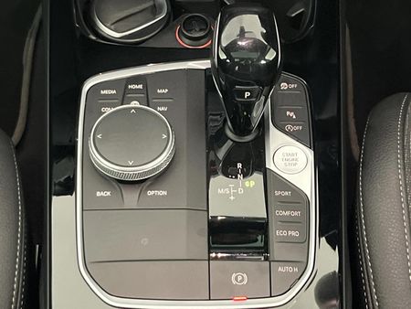 2021-BMW-1-Series-118i_10