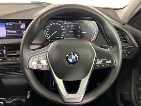 2021-BMW-1-Series-118i_11