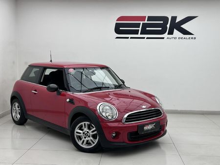 2013-MINI-Hatch-One-16_0