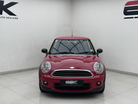 2013-MINI-Hatch-One-16_1