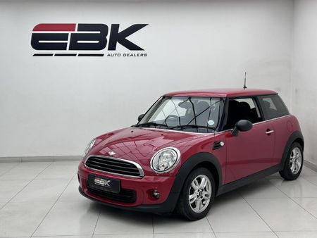 2013-MINI-Hatch-One-16_2
