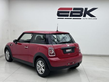 2013-MINI-Hatch-One-16_3