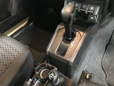 2022-Suzuki-Jimny-15-GLX-Auto_12