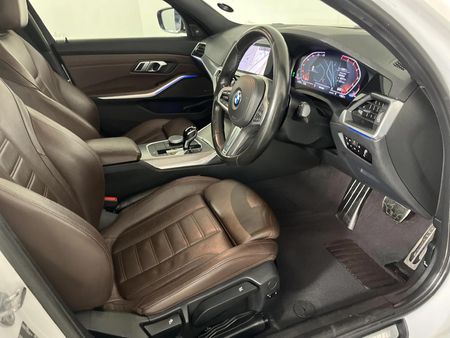 2019-BMW-3-Series-330i_9