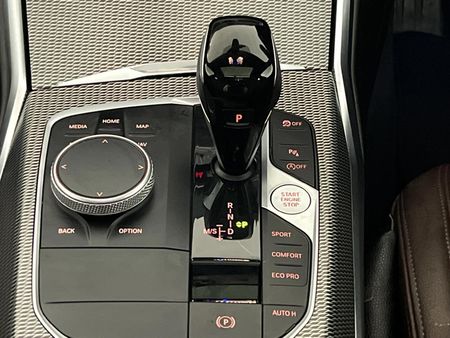 2019-BMW-3-Series-330i_10