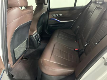2019-BMW-3-Series-330i_3