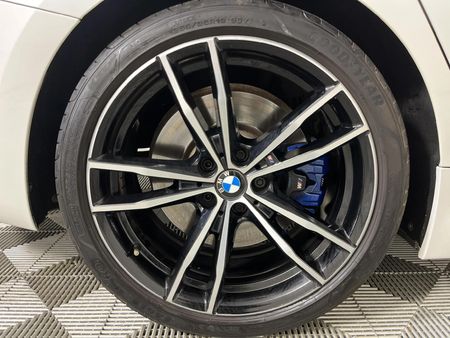 2019-BMW-3-Series-330i_5