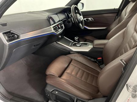 2019-BMW-3-Series-330i_8