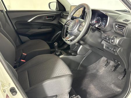 2025-Suzuki-Swift-12-GLX_9