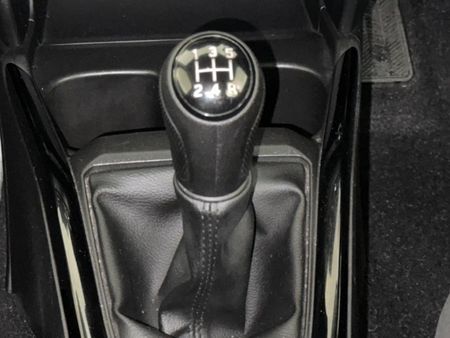 2025-Suzuki-Swift-12-GLX_10