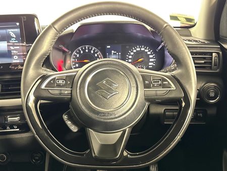 2025-Suzuki-Swift-12-GLX_11