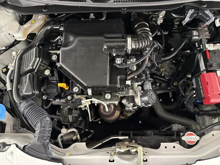 2025-Suzuki-Swift-12-GLX_12