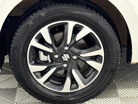 2025-Suzuki-Swift-12-GLX_4