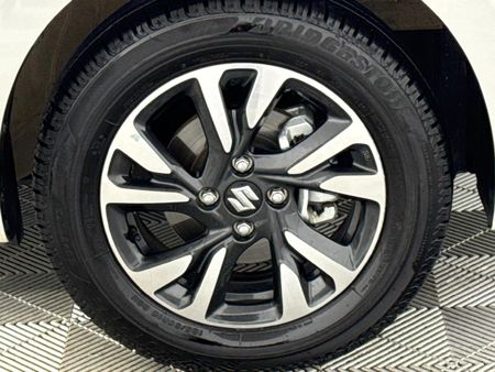 2025-Suzuki-Swift-12-GLX_5