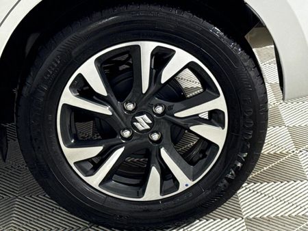 2025-Suzuki-Swift-12-GLX_6