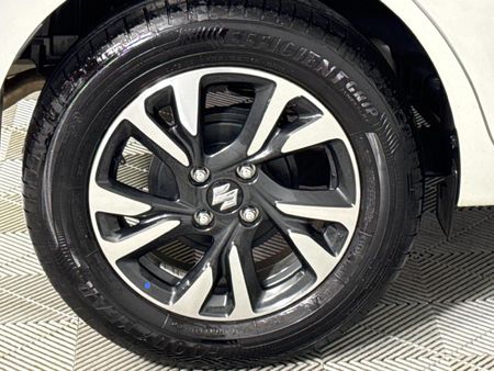 2025-Suzuki-Swift-12-GLX_7