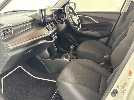 2025-Suzuki-Swift-12-GLX_8