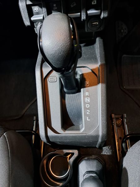 2025-Suzuki-Jimny-15-GLX-Auto_10