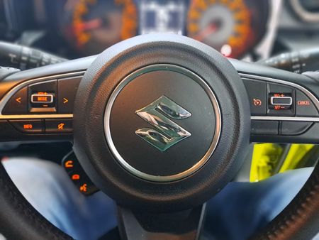 2025-Suzuki-Jimny-15-GLX-Auto_11
