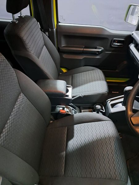 2025-Suzuki-Jimny-15-GLX-Auto_8