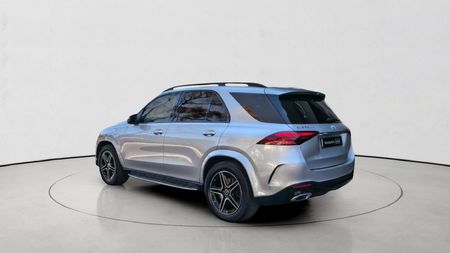 2024-Mercedes-Benz-GLE-450d-4Matic_8