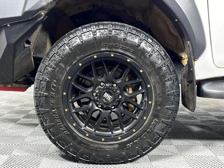 2022-Toyota-Hilux-28-GD-6-Raised-Body-Legend-4x4-Auto-Extended-Cab_3