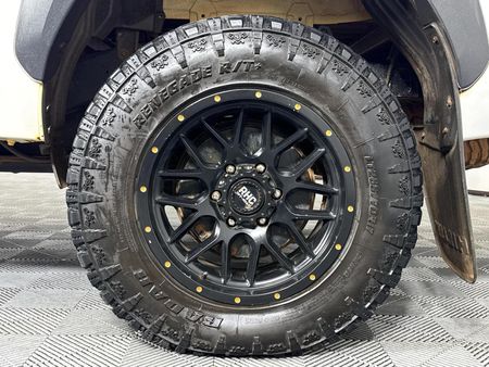 2022-Toyota-Hilux-28-GD-6-Raised-Body-Legend-4x4-Auto-Extended-Cab_5