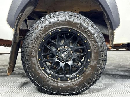2022-Toyota-Hilux-28-GD-6-Raised-Body-Legend-4x4-Auto-Extended-Cab_6