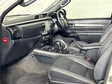 2022-Toyota-Hilux-28-GD-6-Raised-Body-Legend-4x4-Auto-Extended-Cab_7