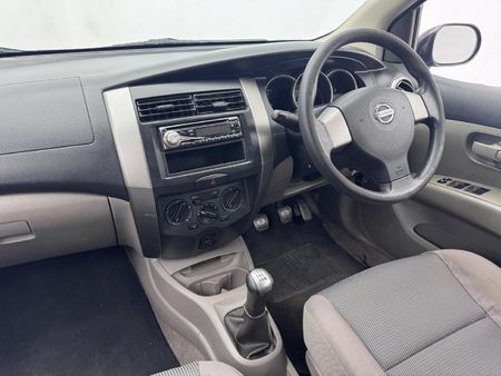 2008-Nissan-Livina-16-Visia_7