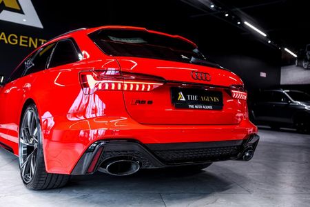 2022-Audi-RS6-quattro-Avant_12