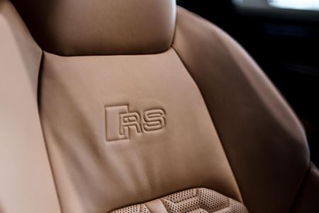 2022-Audi-RS6-quattro-Avant_19