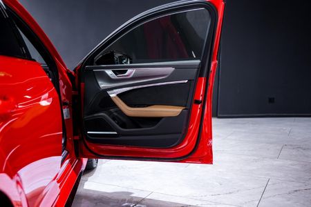 2022-Audi-RS6-quattro-Avant_21