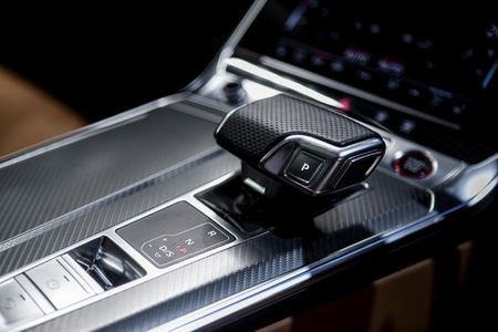 2022-Audi-RS6-quattro-Avant_23