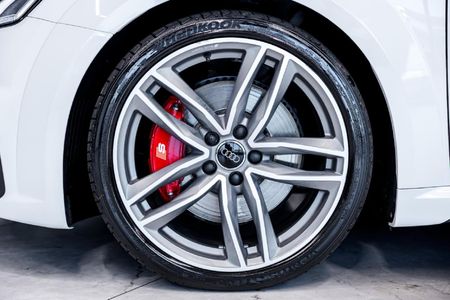 2022-Audi-TT-S-Coupe-quattro-Auto-228kW_11