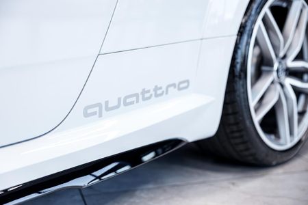 2022-Audi-TT-S-Coupe-quattro-Auto-228kW_12