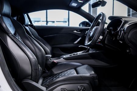 2022-Audi-TT-S-Coupe-quattro-Auto-228kW_19