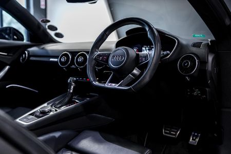 2022-Audi-TT-S-Coupe-quattro-Auto-228kW_20