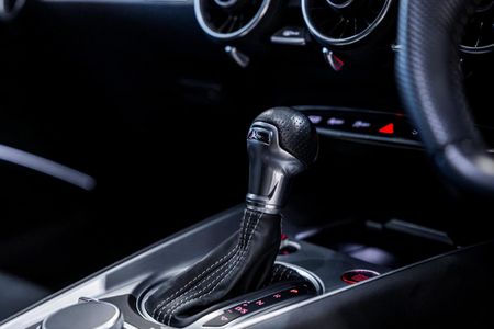 2022-Audi-TT-S-Coupe-quattro-Auto-228kW_24