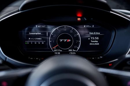 2022-Audi-TT-S-Coupe-quattro-Auto-228kW_27