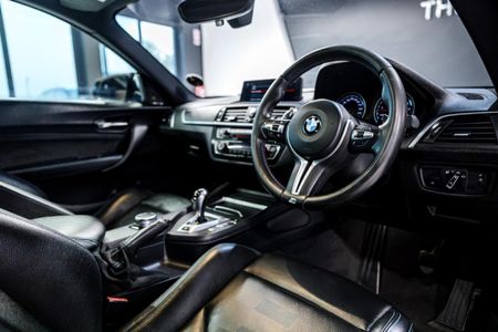 2018-BMW-M2-Competition-Auto_22