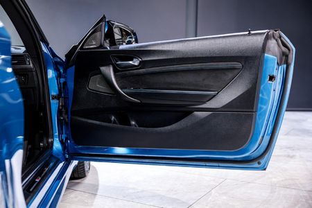 2018-BMW-M2-Competition-Auto_23