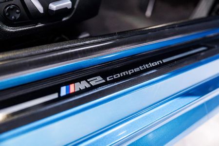 2018-BMW-M2-Competition-Auto_25