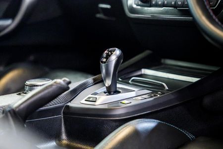 2018-BMW-M2-Competition-Auto_26