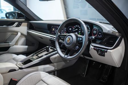 2023-Porsche-911-Turbo-S_21