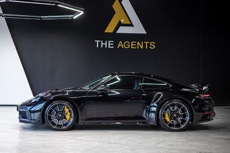 2023-Porsche-911-Turbo-S_4